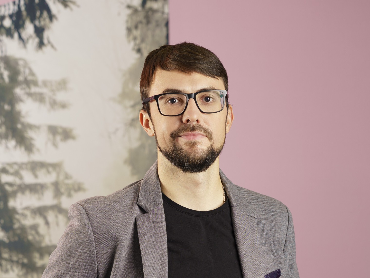 Evgeni Nikolaevski, Terviseportaali tootejuht. Foto: erakogu Vaata terviseportaalist, millist digilahendust kasutab sinu perearst Evgeni Nikolaevski, Terviseportaali tootejuht Kui perearstikeskuste digiteenindusplatvorm on otsene suhtluskanal perearstikeskuse ja inimese vahel, siis kogu tervisega seonduvast infost annab ülevaate terviseportaal. Terviseportaal on kasutajasõbralik digivärav, mis pakub ligipääsu inimese enda ja tema lähedaste terviseinfole. Viimase aasta jooksul oleme portaali uuendanud ning ka tulevikus lisanduvate funktsioonide väljatöötamisel peame