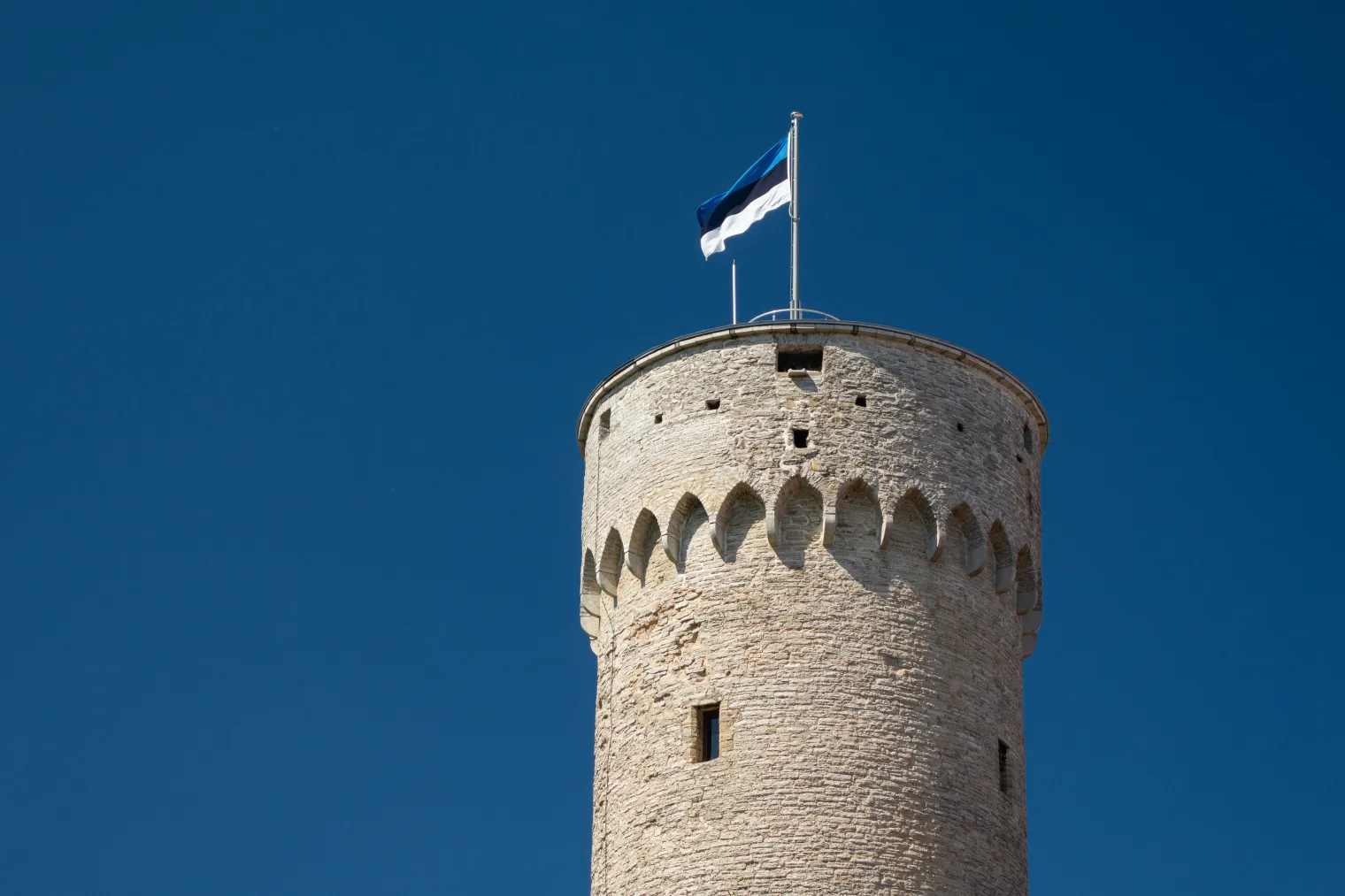 Eesti lipp Pika Hermani tornis